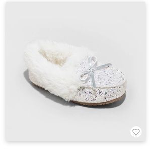 NWT Cat and Jack glittery moccasin slippers